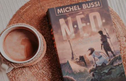 N.E.O, la chute du soleil de fer : dernier livre jeunesse de Michel Bussi